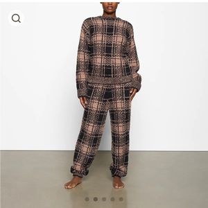 SKIMS cozy knit unisex plaid pullover NWT!